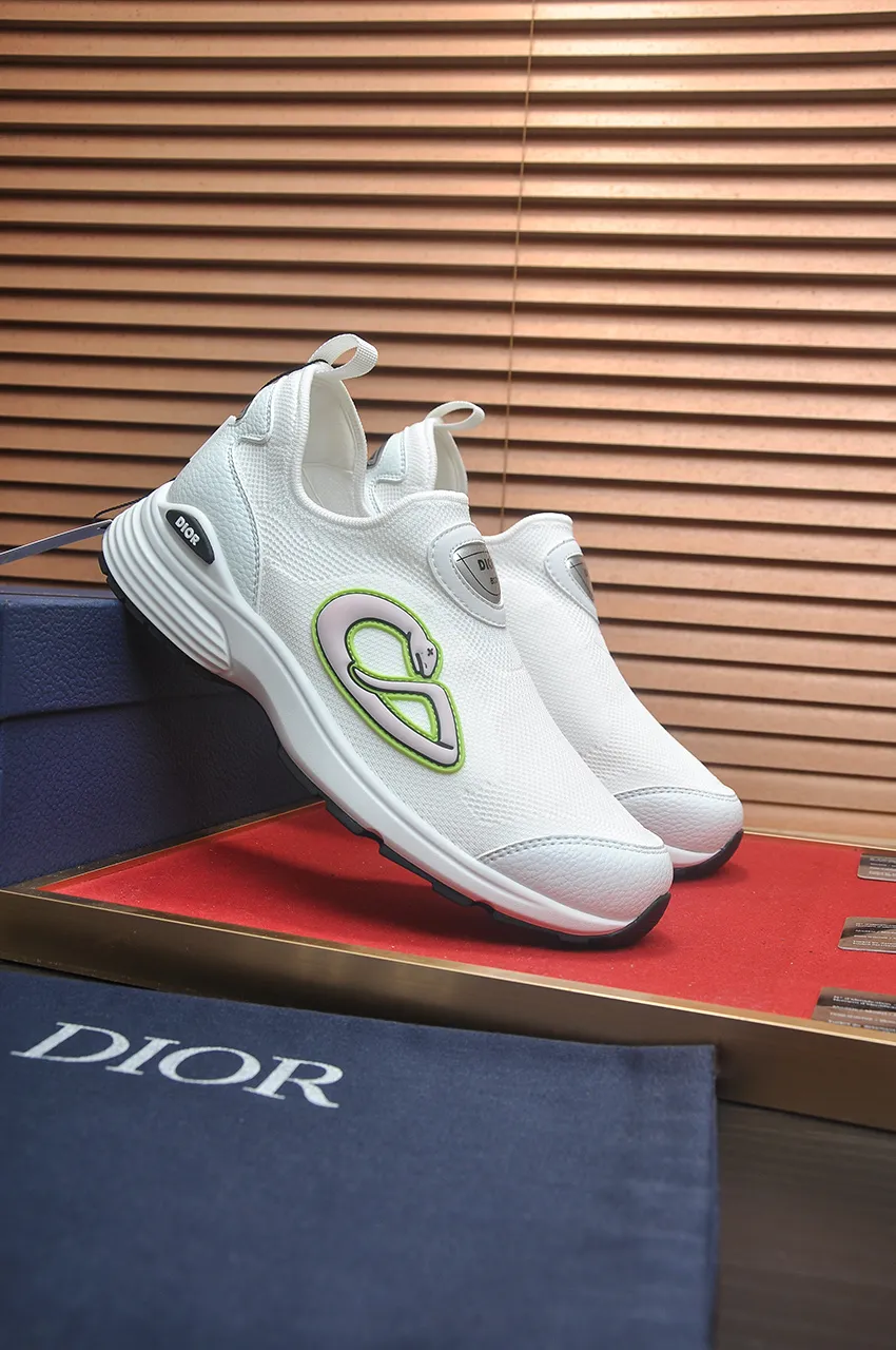 Men's Men's Shoes 💰540💶 𝐂𝐡𝐫𝐢𝐬𝐭𝐢𝐚𝐧 𝐃𝐢𝐨𝐫# Dior breathable fly-knit casual sneakers. The soft and breathable upper complements the lightweight textured effect rubber sole, decorated with various classic details, making it an ideal choice for everyday looks. Can be matched with various casual items to create a refined look Size: 38-46 (45 46 customized)